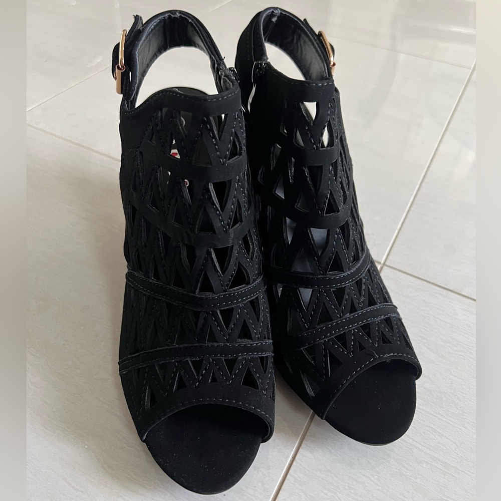 Chic Black Cutout Heels